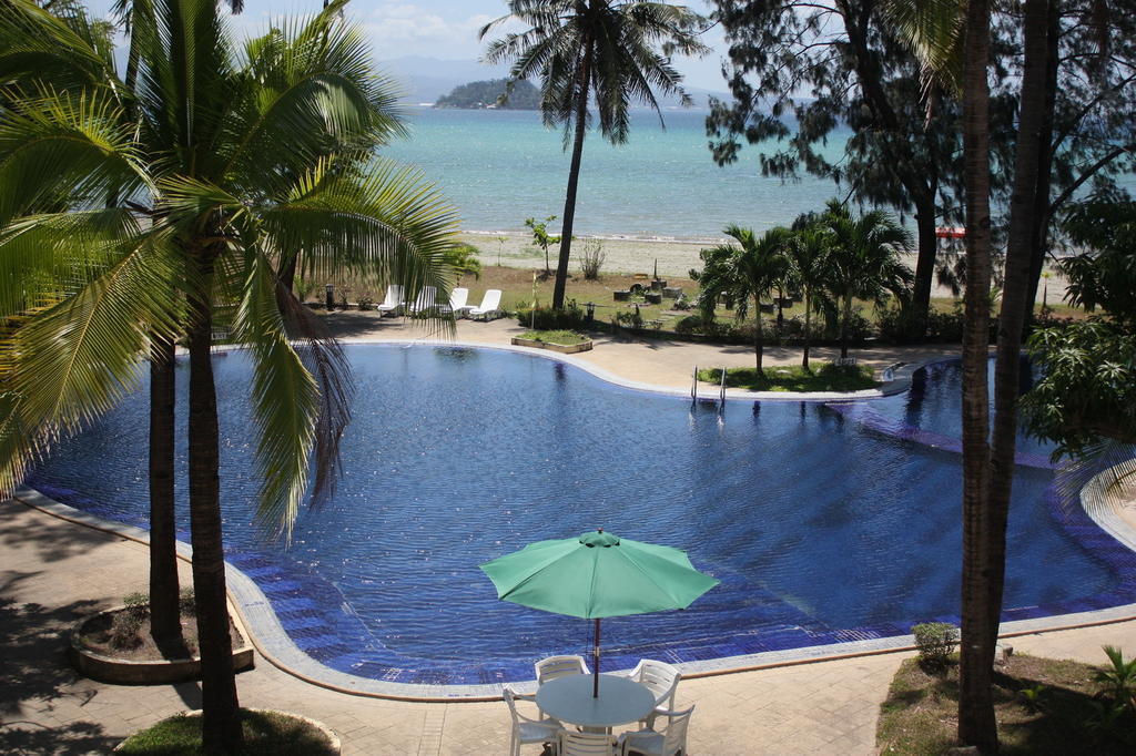 Club Morocco Resort And Country Club Subic Exterior photo