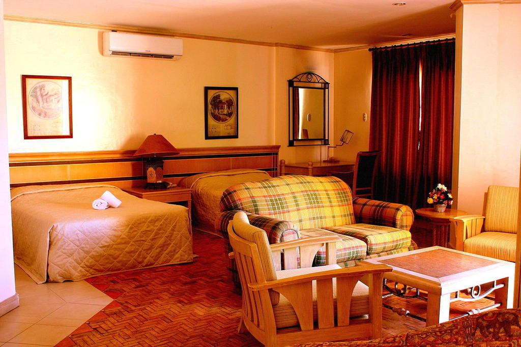 Club Morocco Resort And Country Club Subic Room photo