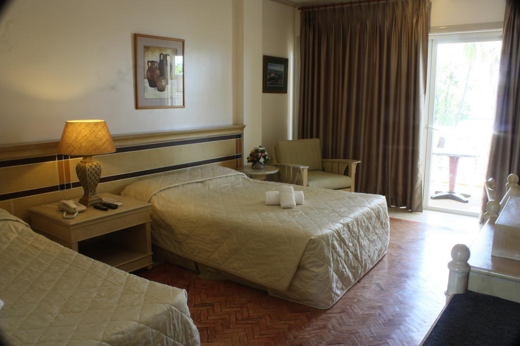 Club Morocco Resort And Country Club Subic Room photo