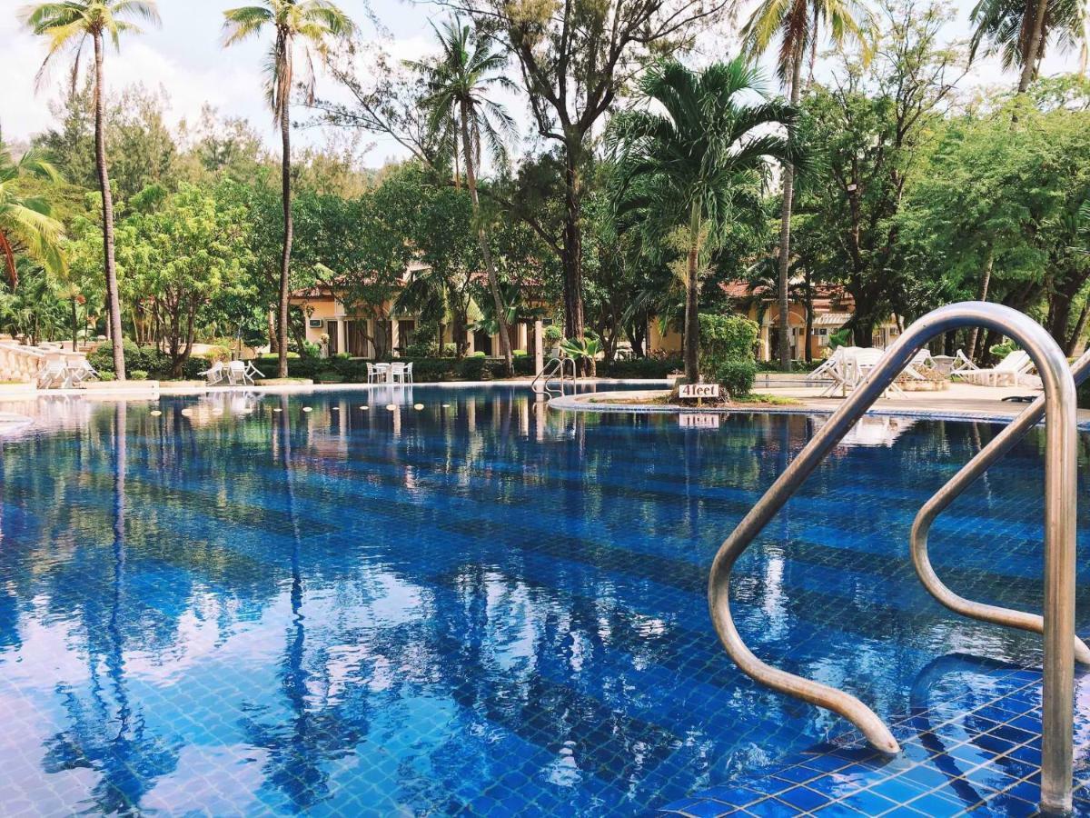 Club Morocco Resort And Country Club Subic Exterior photo