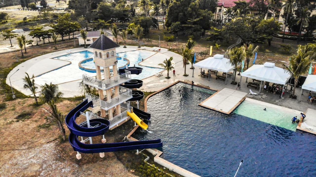 Club Morocco Resort And Country Club Subic Exterior photo